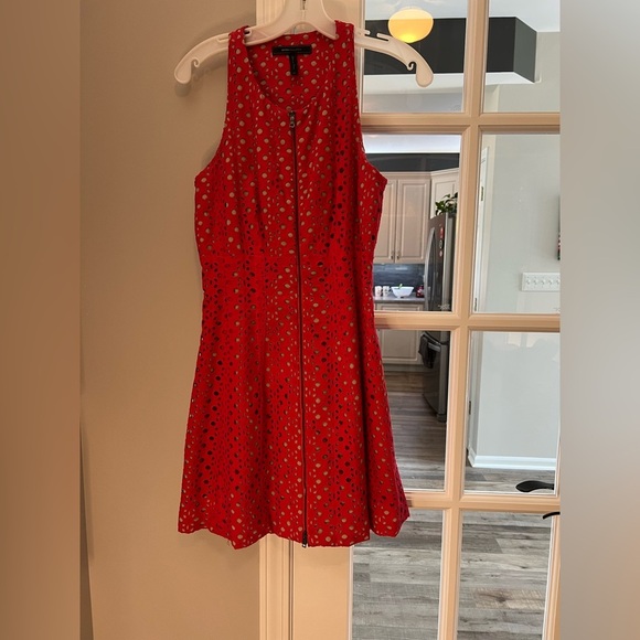 BCBGMaxAzria Gulianna Red Lipstick Eyelet Zipper Front Dress size 6 EUC - Picture 5 of 9